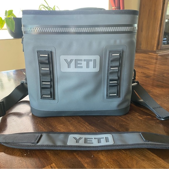 Yeti - Picture 2 of 8